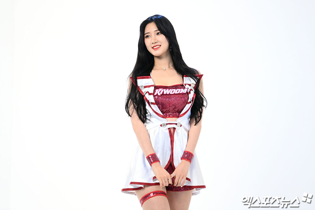 김수진 포즈
