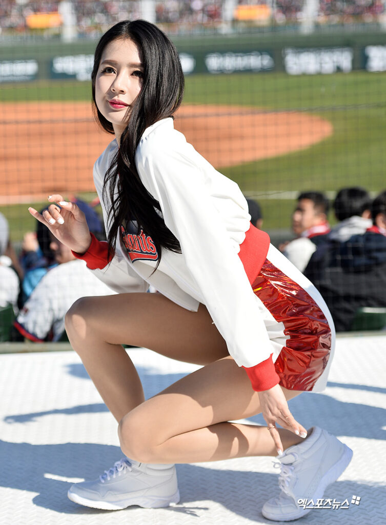 치어리더 포즈 취하는 박기량