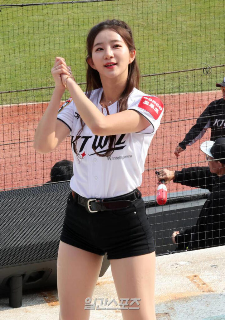 김진아 치어리더 응원모습